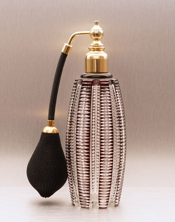 <p>A masterpiece of cut crystal with garnet lining.</p>