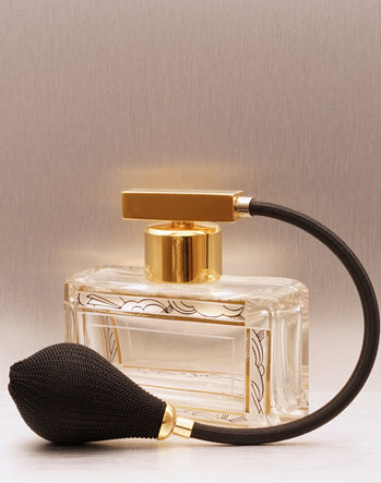 <p>The rectangular gold frame is sleek and geometric, blending perfectly with the black pear. </p>