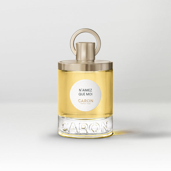 <p>N'Aimez que Moi</p>