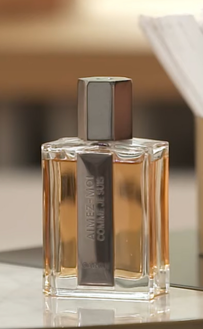 Aimez-Moi Comme Je Suis the signature of a free man.